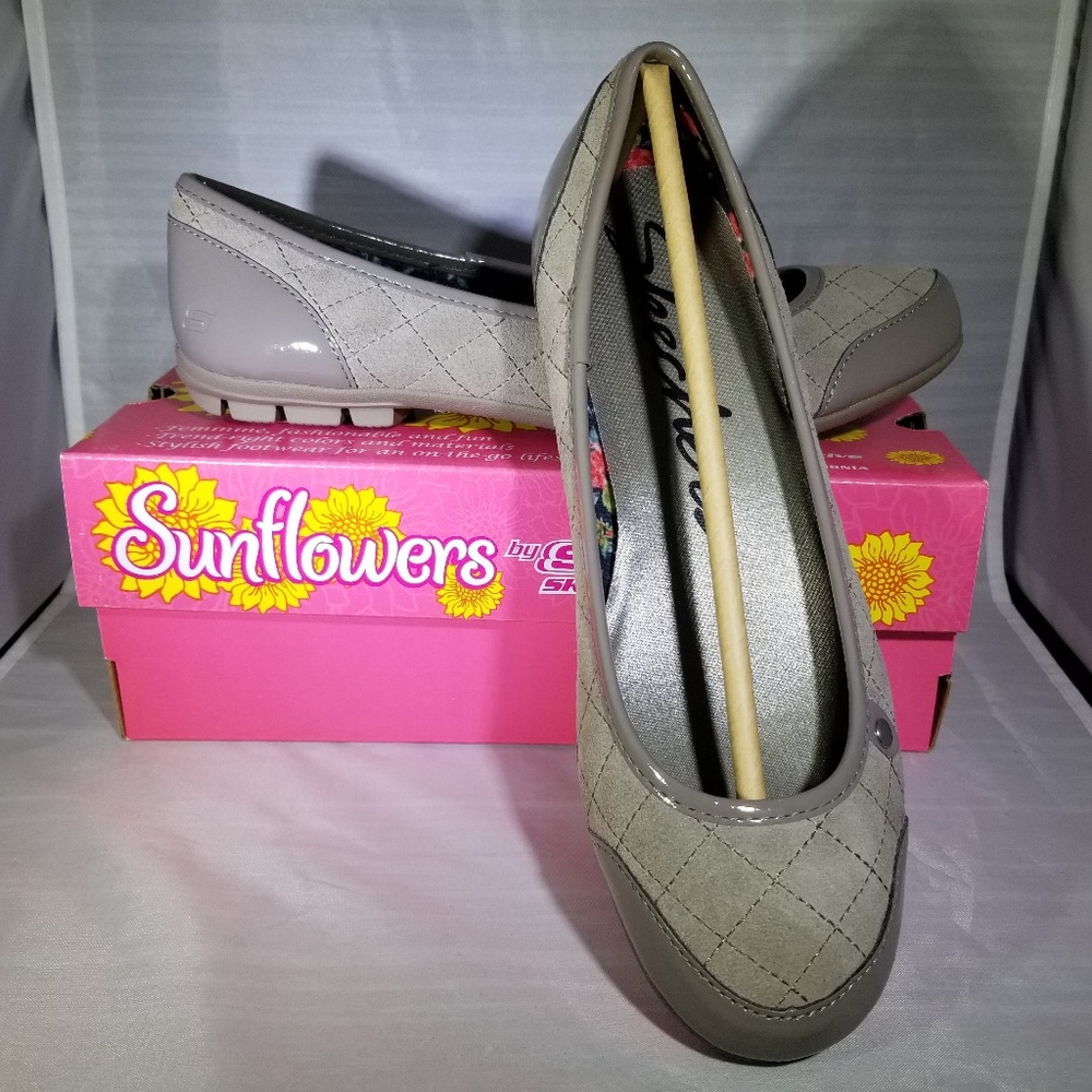 Sunflowers by Skechers Flats Taupe 8.5 New in box!